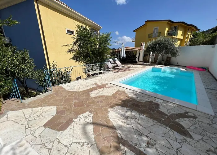 Rita And Family Bed & Breakfast 4*